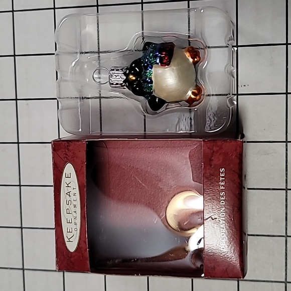 VINTAGE Hallmark Hand-Blown Glass Penguin Ornament 2000 Li'l Roly-Poly Penguin - Picture 6 of 10